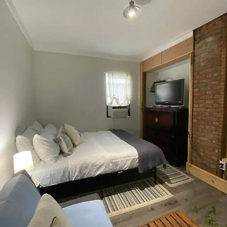 Studio Apt W Garden Kingston Exterior photo