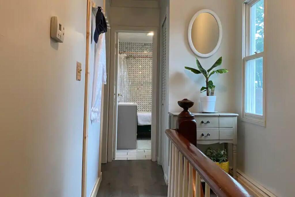 Studio Apt W Garden Kingston Exterior photo